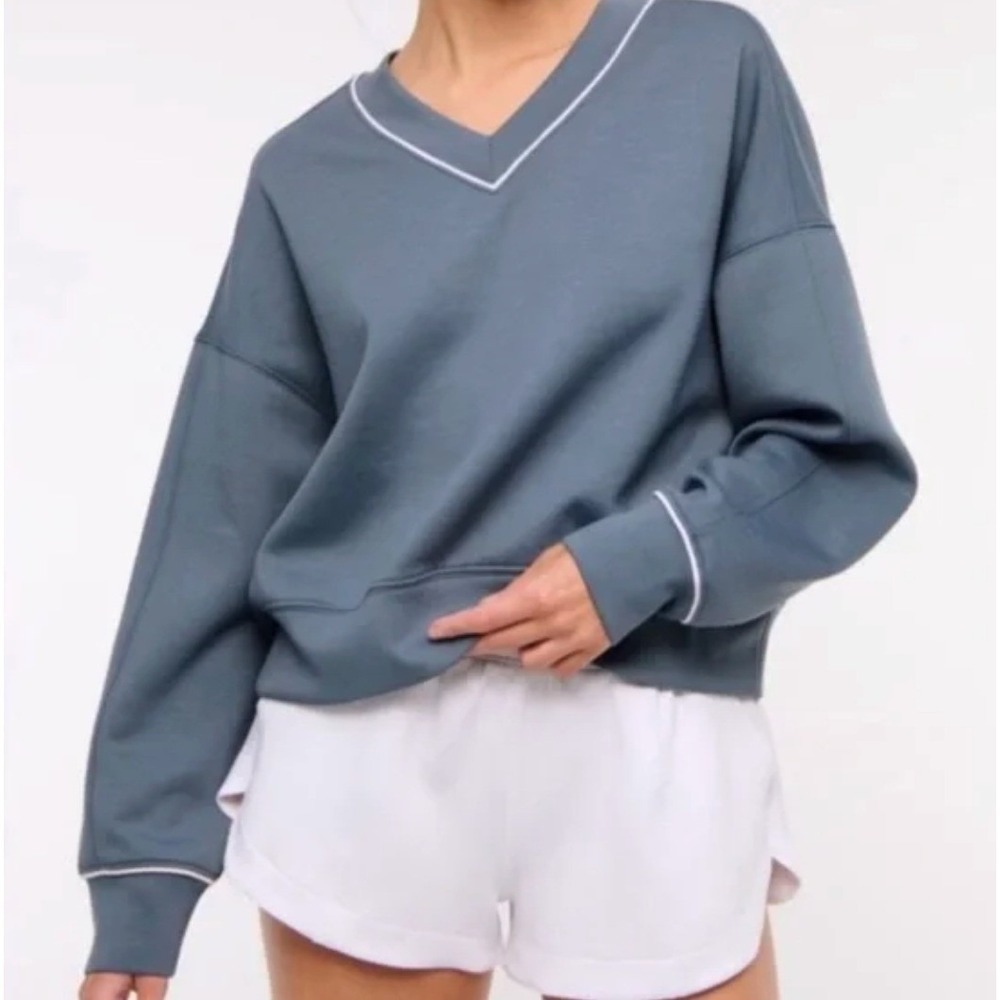 YPB Abercrombie & Fitch Women S Blue neoKNIT V-Neck Sweatshirt Excellent